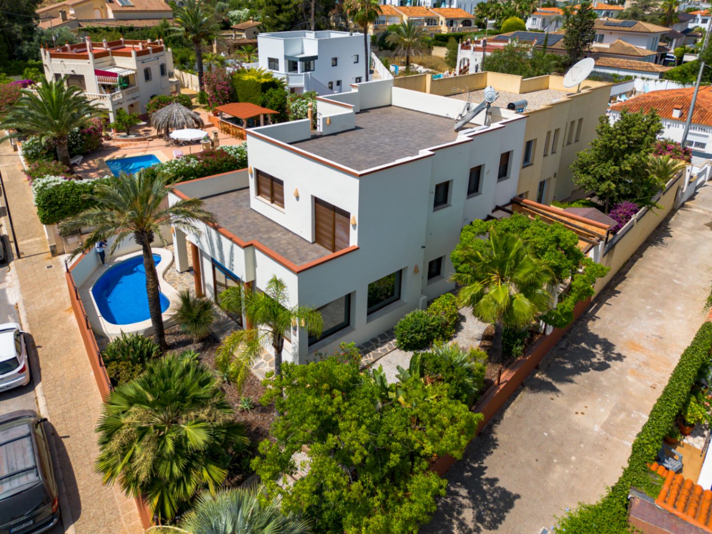 Modern villa for sale in Albir with 4 bedrooms and private pool