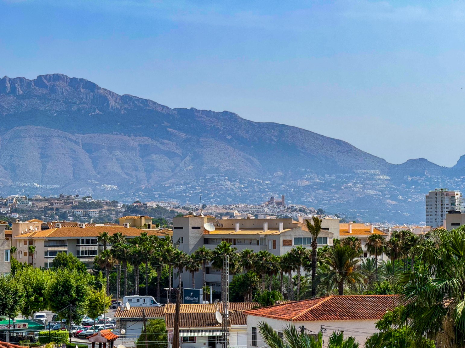 Modern villa for sale in Albir with 4 bedrooms and private pool