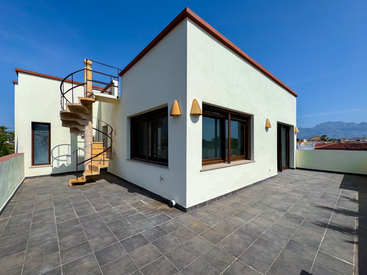 Modern villa for sale in Albir with 4 bedrooms and private pool
