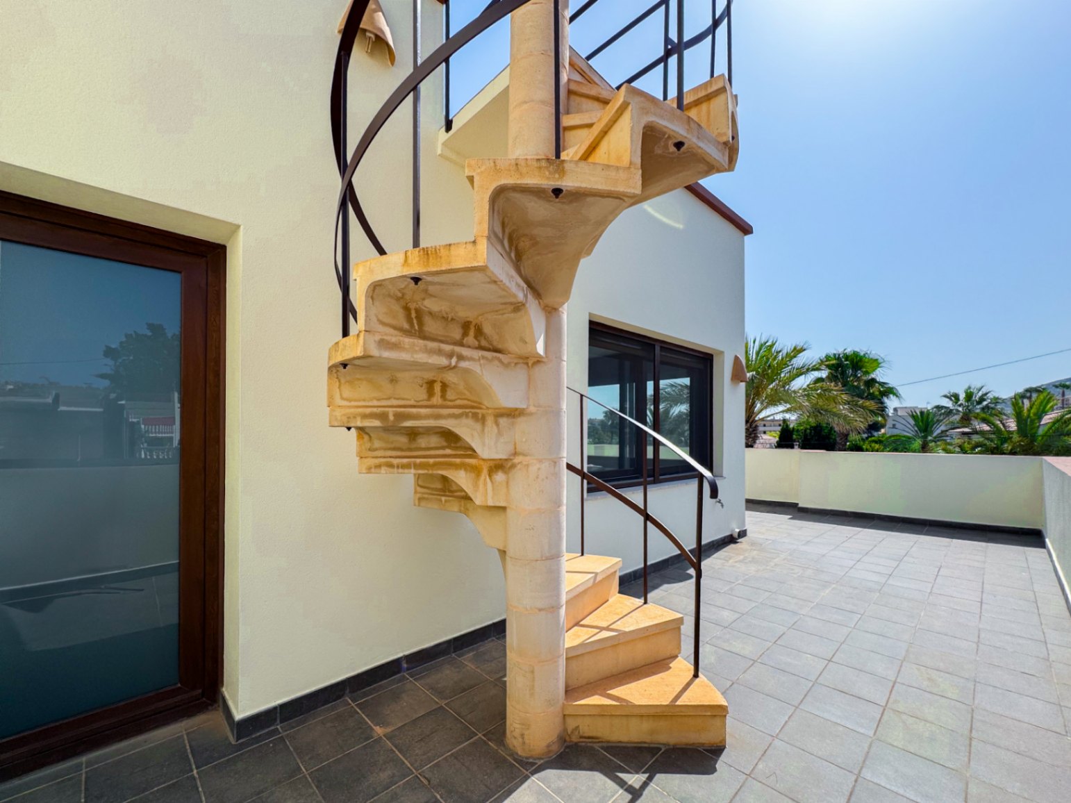 Modern villa for sale in Albir with 4 bedrooms and private pool