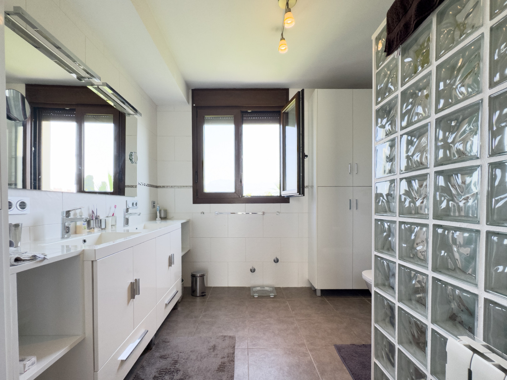 Modern villa for sale in Albir with 4 bedrooms and private pool