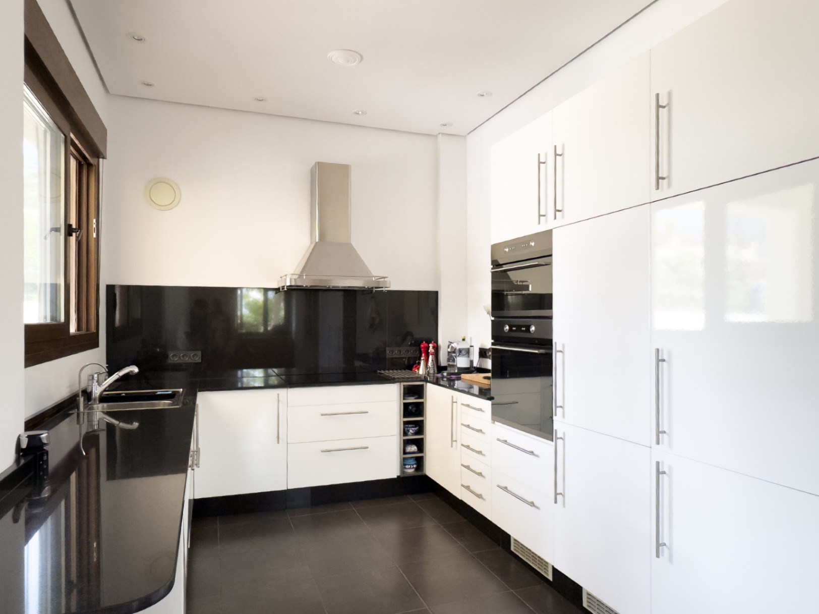 Modern villa for sale in Albir with 4 bedrooms and private pool
