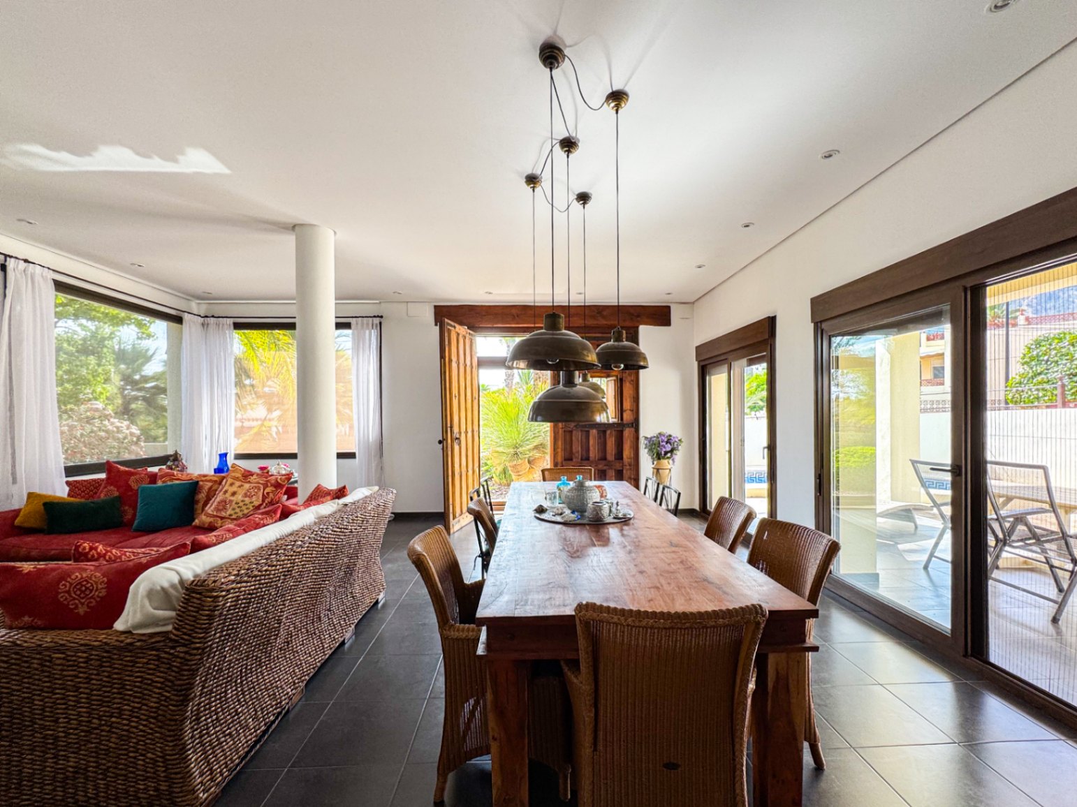 Modern villa for sale in Albir with 4 bedrooms and private pool