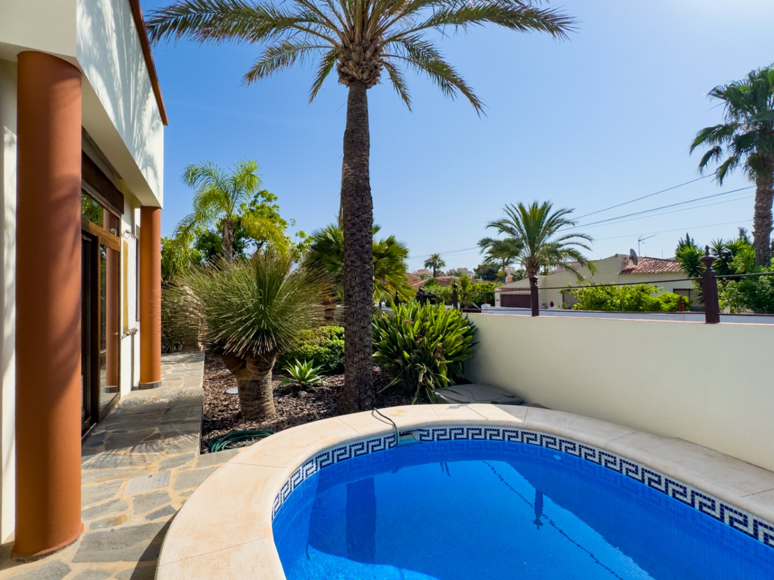 Modern villa for sale in Albir with 4 bedrooms and private pool