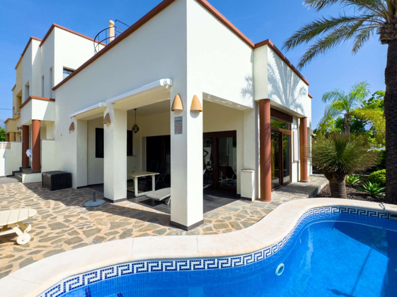 Modern villa for sale in Albir with 4 bedrooms and private pool