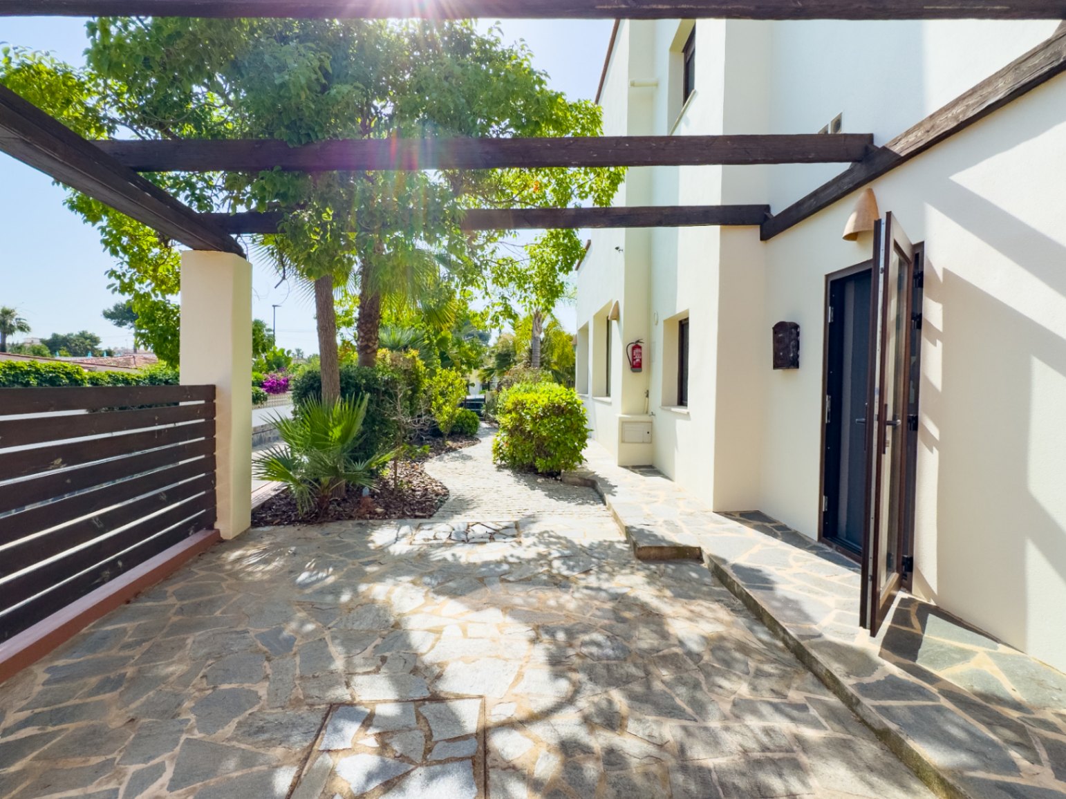 Modern villa for sale in Albir with 4 bedrooms and private pool