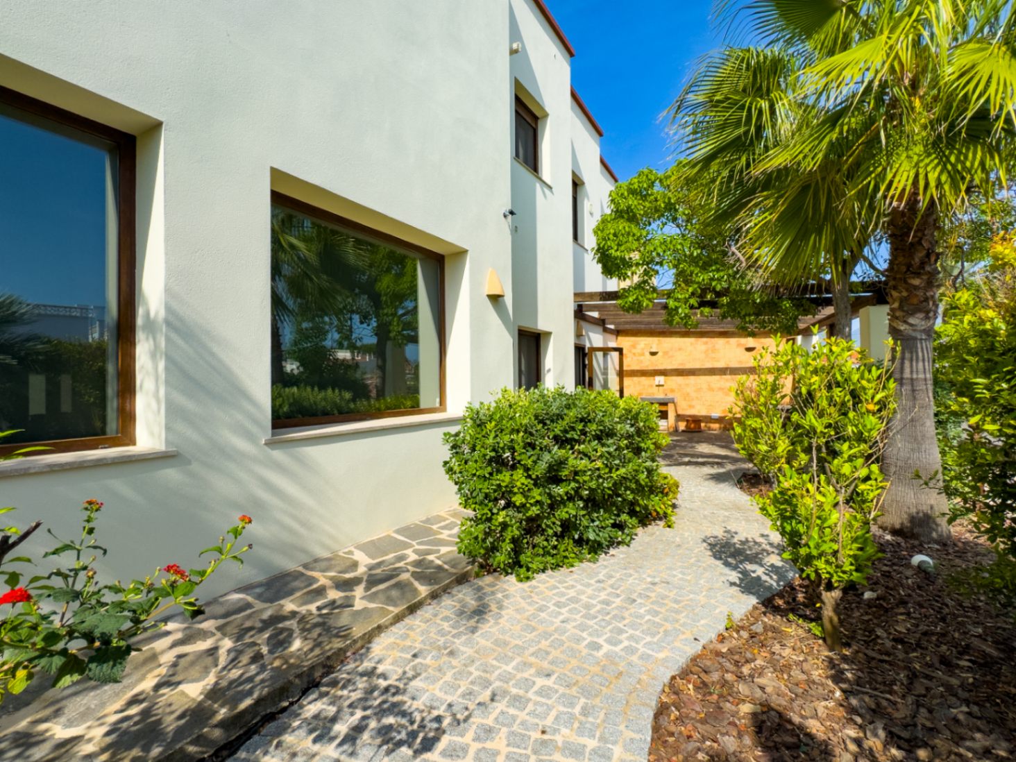 Modern villa for sale in Albir with 4 bedrooms and private pool