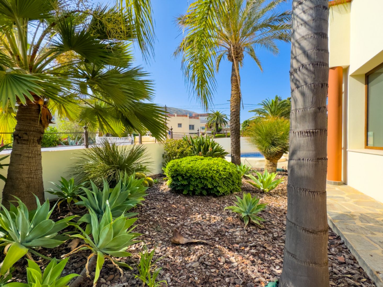 Modern villa for sale in Albir with 4 bedrooms and private pool