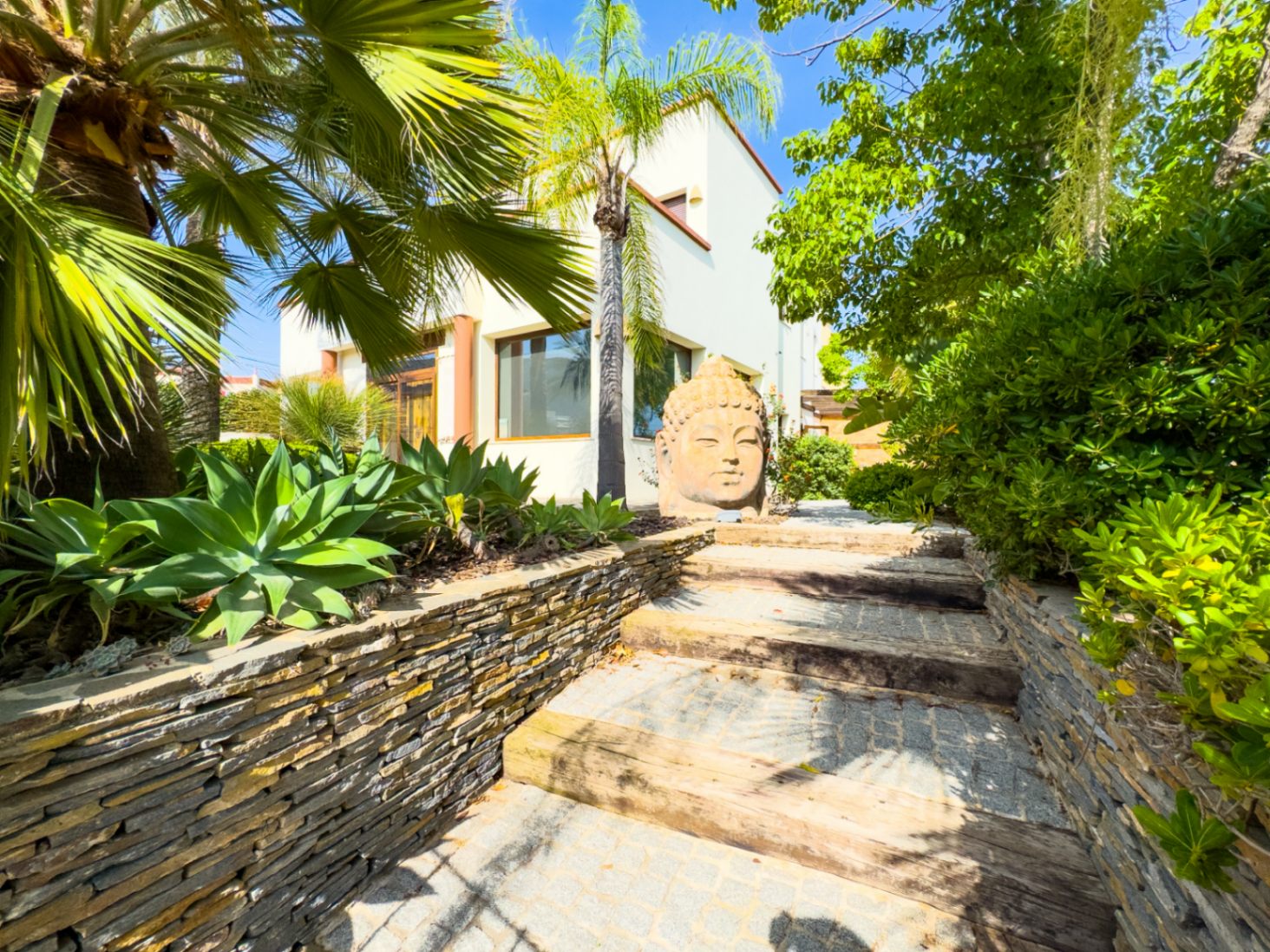 Modern villa for sale in Albir with 4 bedrooms and private pool