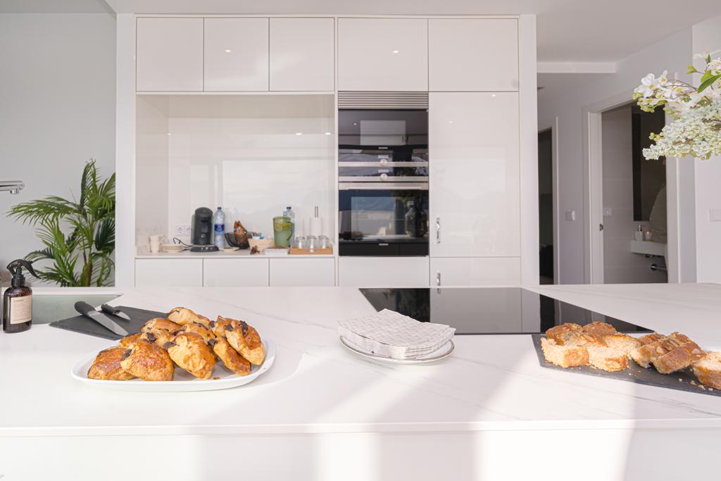 Modern 5-bedroom villa for sale with panoramic views in Altos de Polop