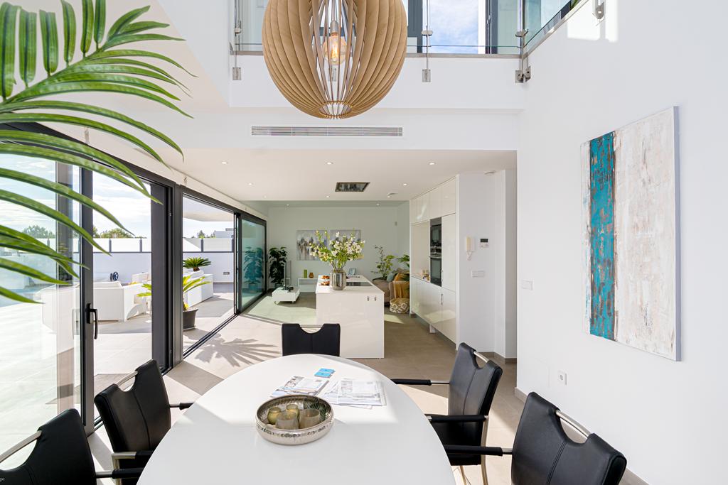 Modern 5-bedroom villa for sale with panoramic views in Altos de Polop