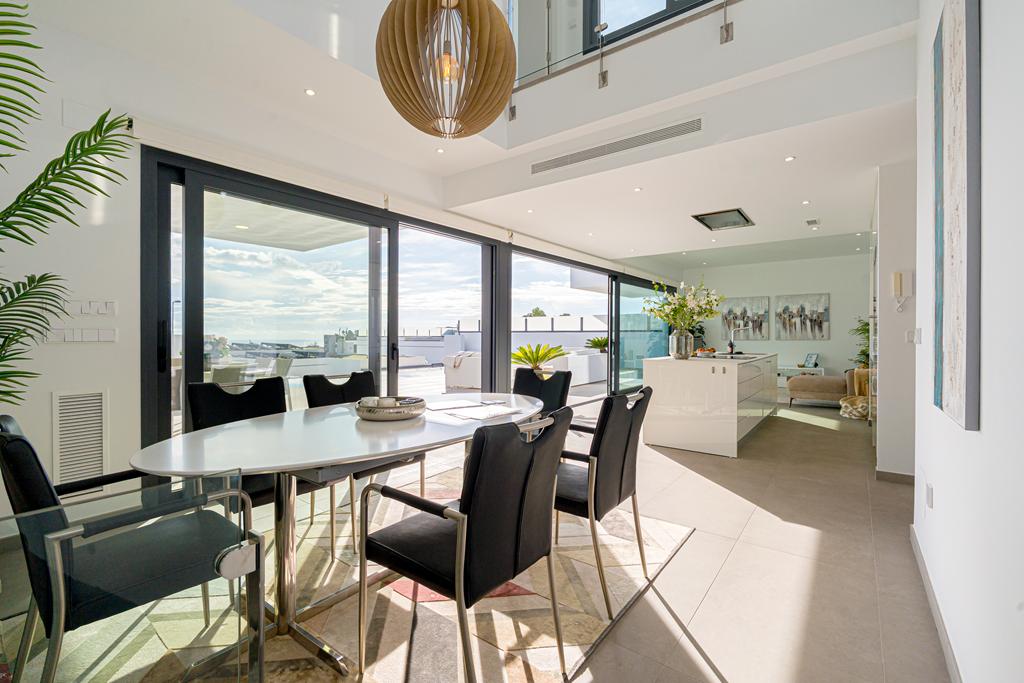 Modern 5-bedroom villa for sale with panoramic views in Altos de Polop