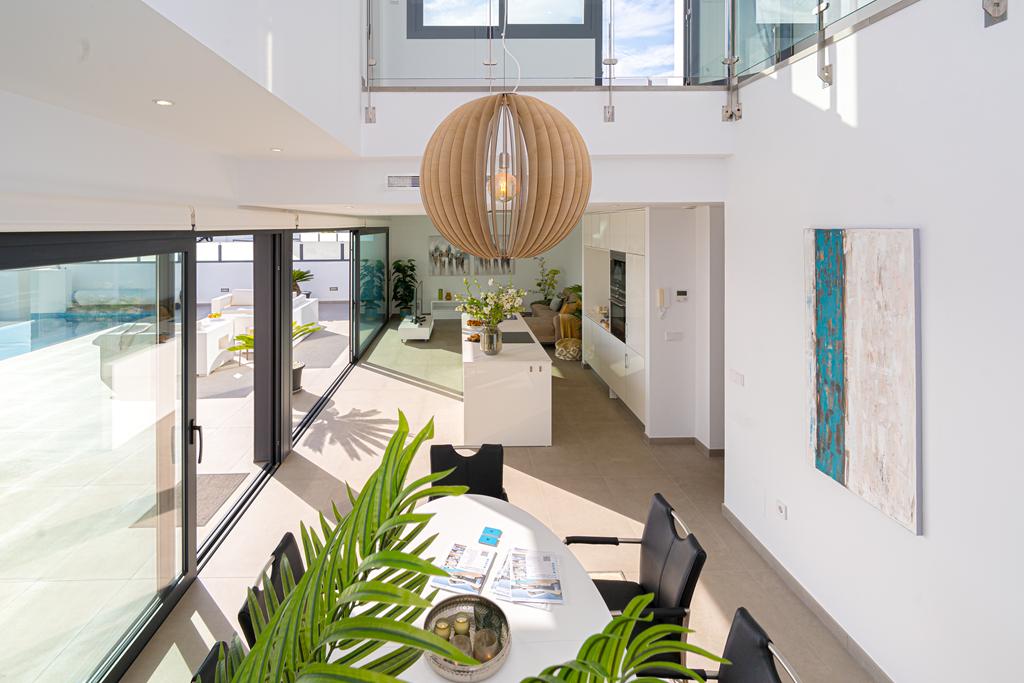 Modern 5-bedroom villa for sale with panoramic views in Altos de Polop