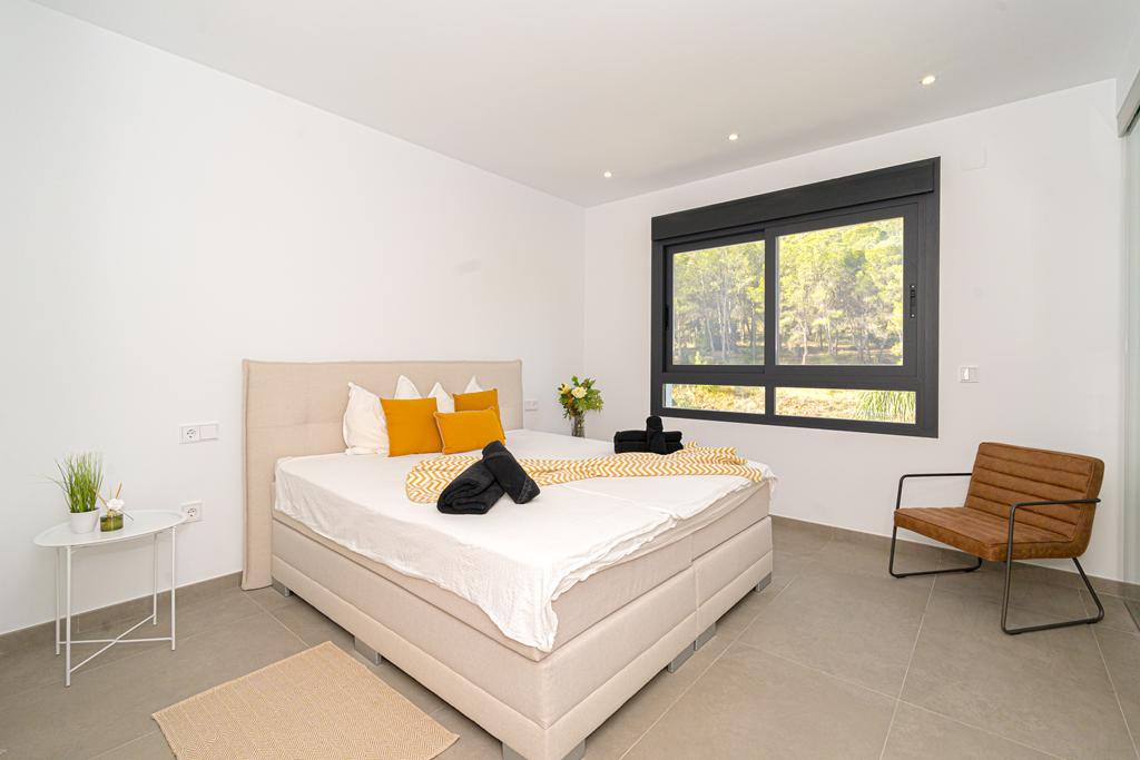 Modern 5-bedroom villa for sale with panoramic views in Altos de Polop