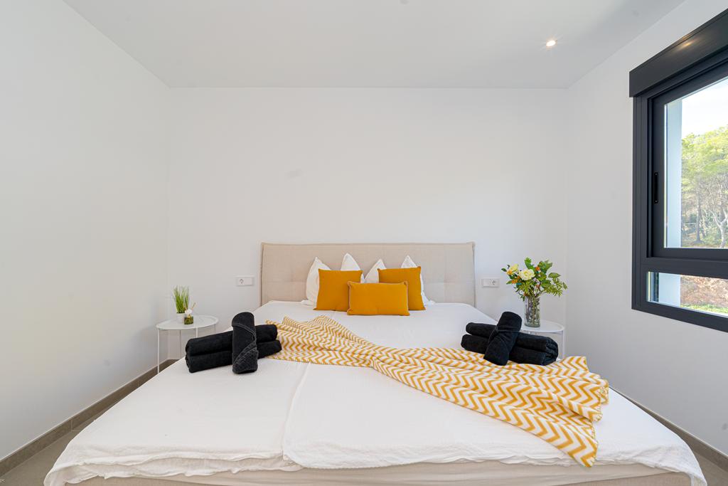 Modern 5-bedroom villa for sale with panoramic views in Altos de Polop