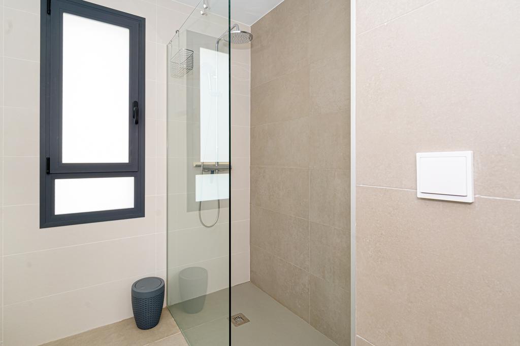 Modern 5-bedroom villa for sale with panoramic views in Altos de Polop