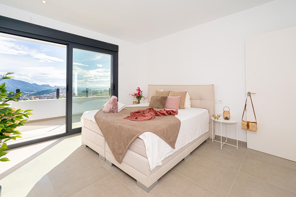 Modern 5-bedroom villa for sale with panoramic views in Altos de Polop