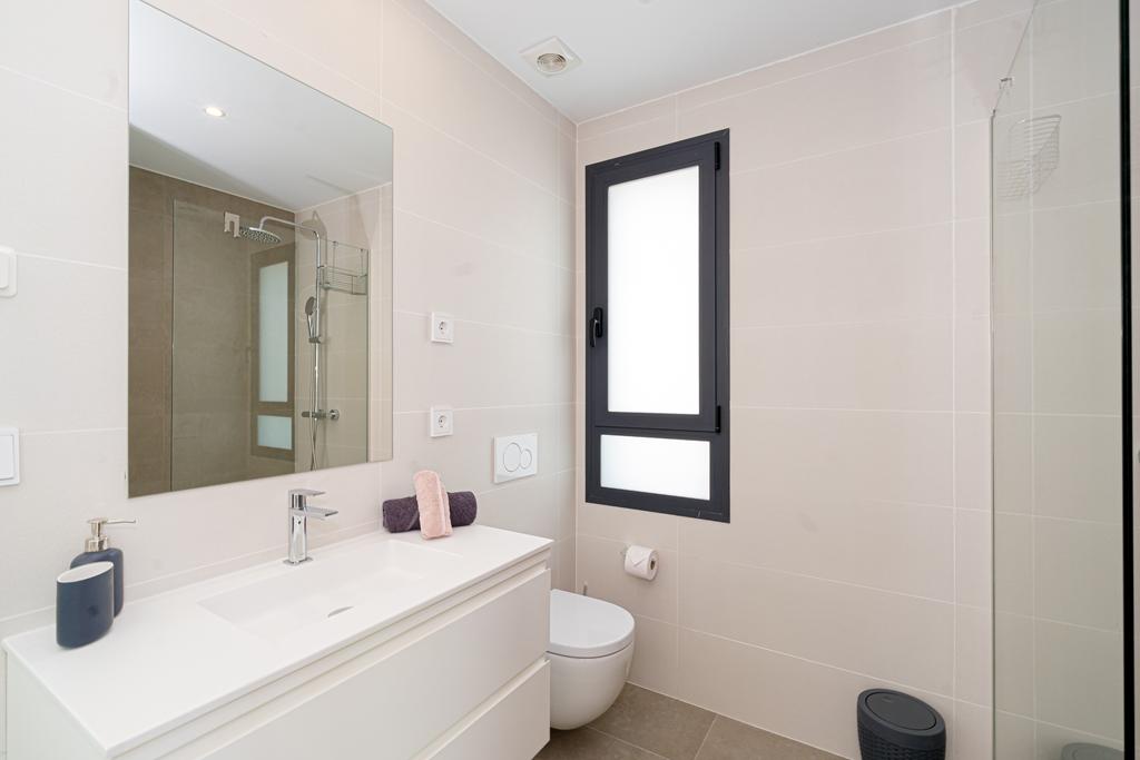 Modern 5-bedroom villa for sale with panoramic views in Altos de Polop