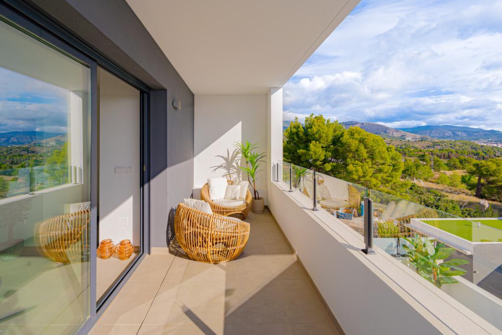 Modern 5-bedroom villa for sale with panoramic views in Altos de Polop