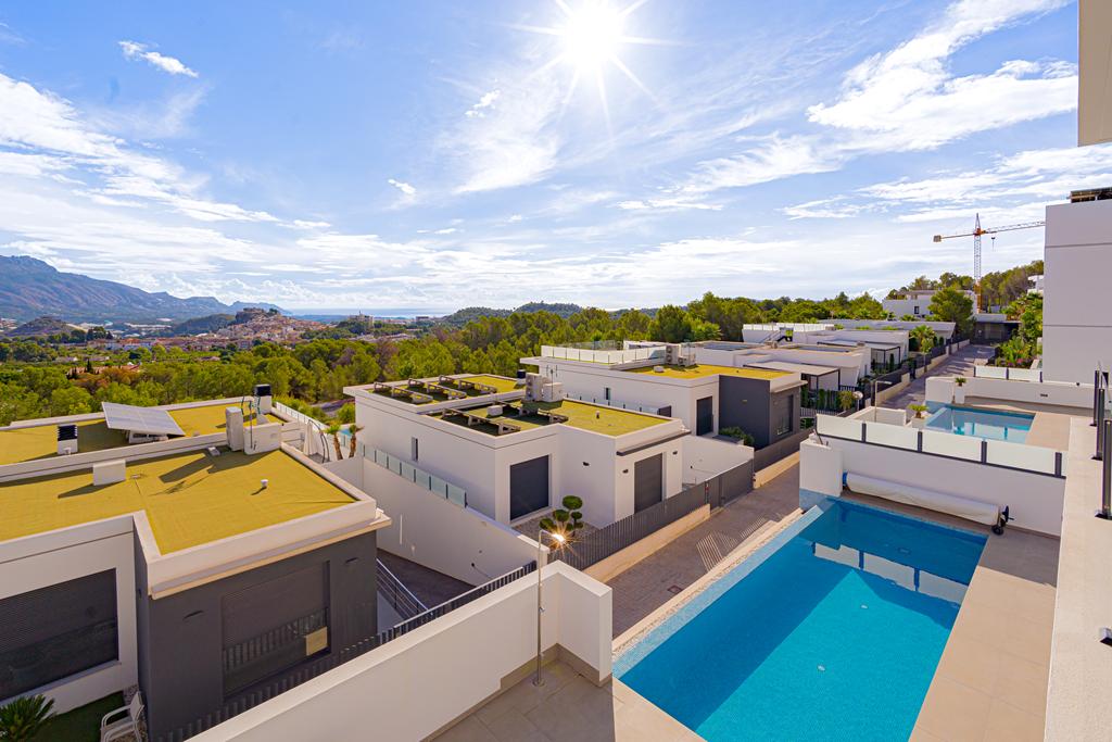 Modern 5-bedroom villa for sale with panoramic views in Altos de Polop