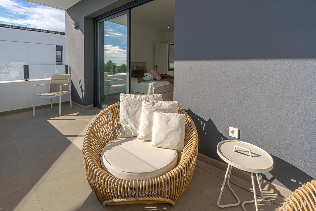 Modern 5-bedroom villa for sale with panoramic views in Altos de Polop