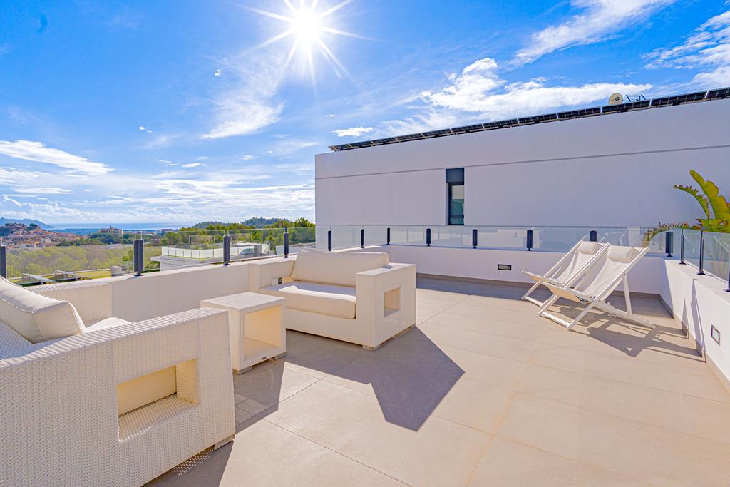 Modern 5-bedroom villa for sale with panoramic views in Altos de Polop