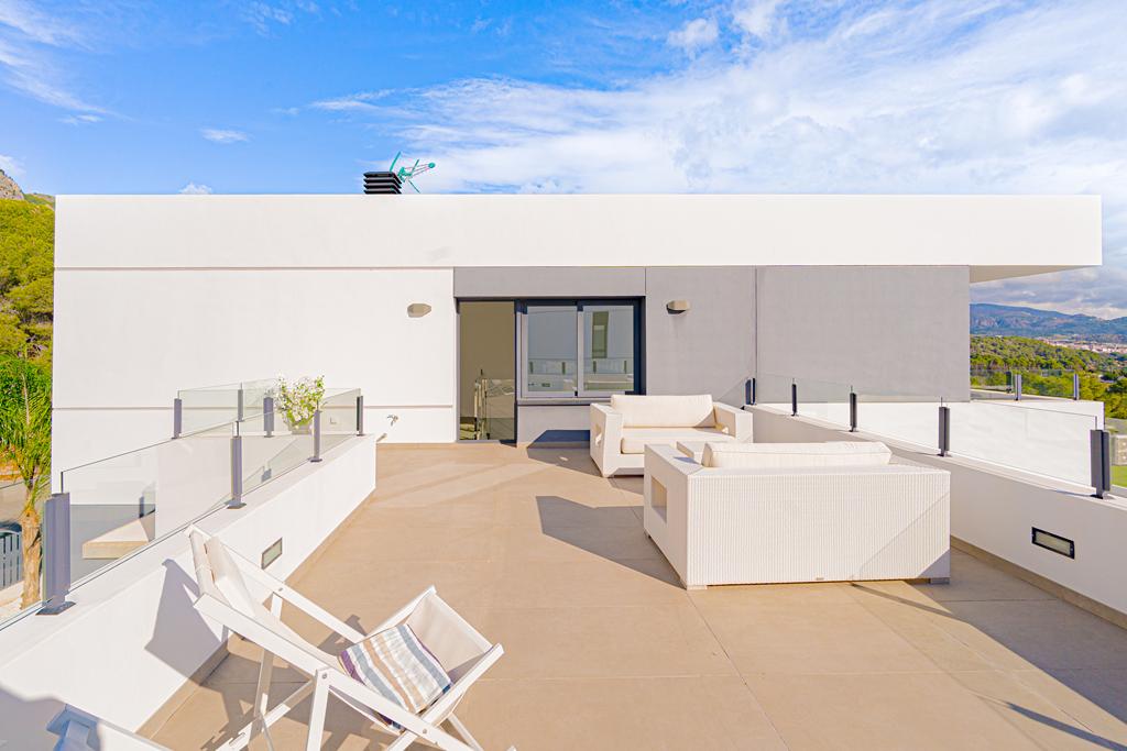 Modern 5-bedroom villa for sale with panoramic views in Altos de Polop