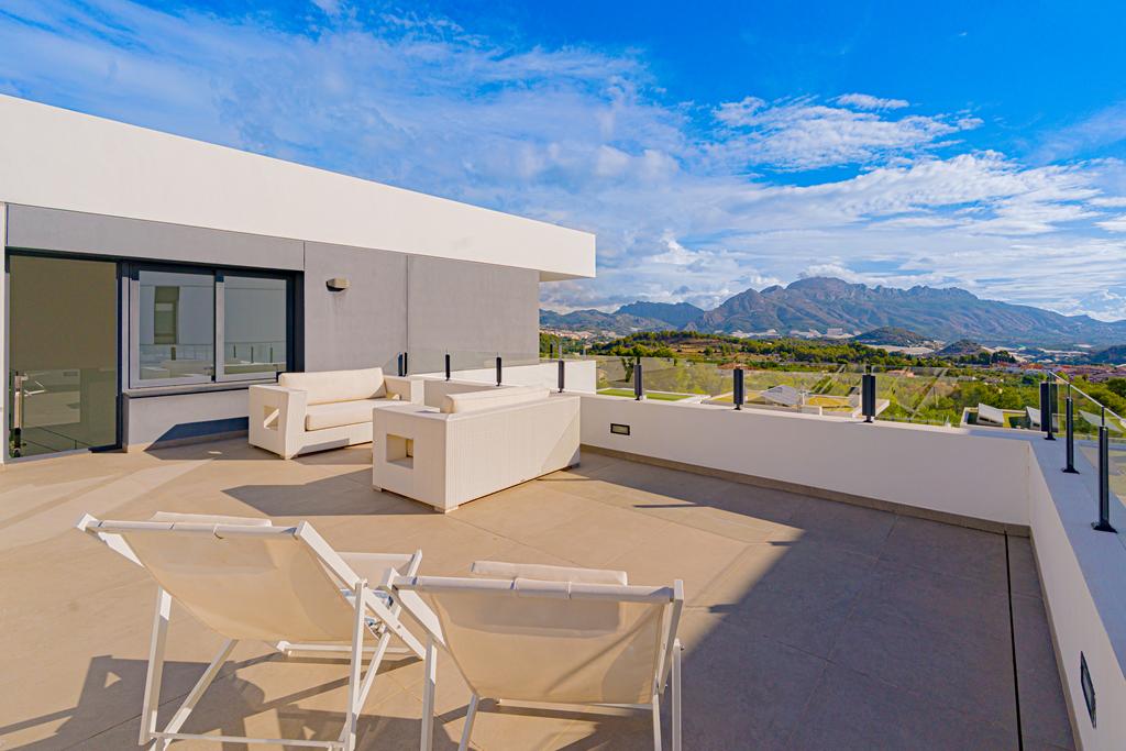 Modern 5-bedroom villa for sale with panoramic views in Altos de Polop