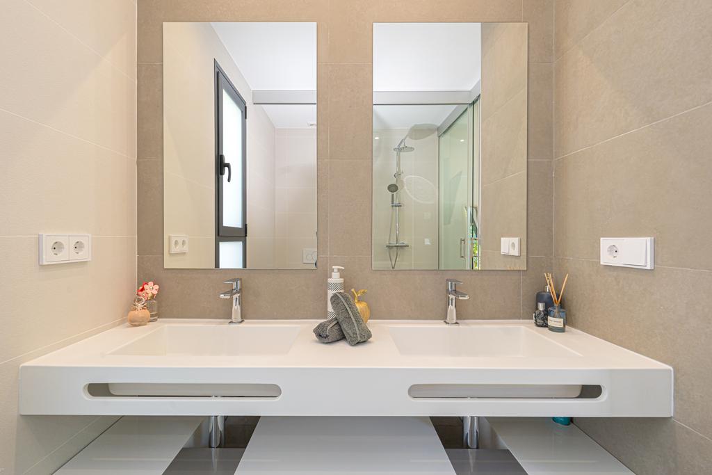 Modern 5-bedroom villa for sale with panoramic views in Altos de Polop