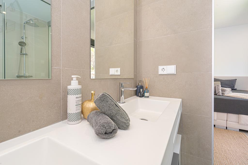 Modern 5-bedroom villa for sale with panoramic views in Altos de Polop