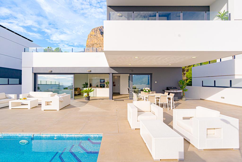 Modern 5-bedroom villa for sale with panoramic views in Altos de Polop