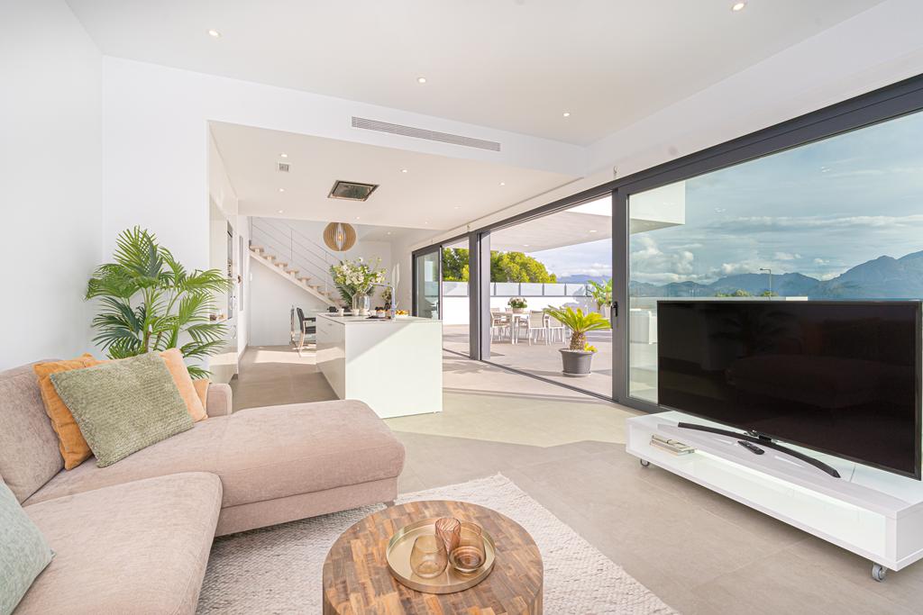 Modern 5-bedroom villa for sale with panoramic views in Altos de Polop