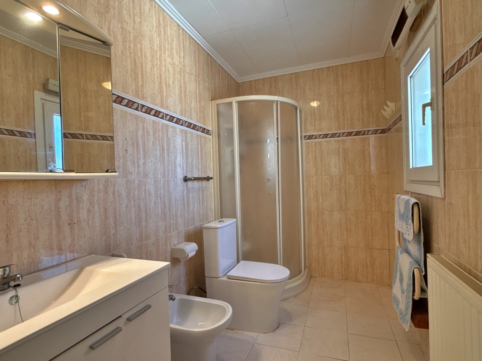 Villa with a spacious garden for sale in Calpe