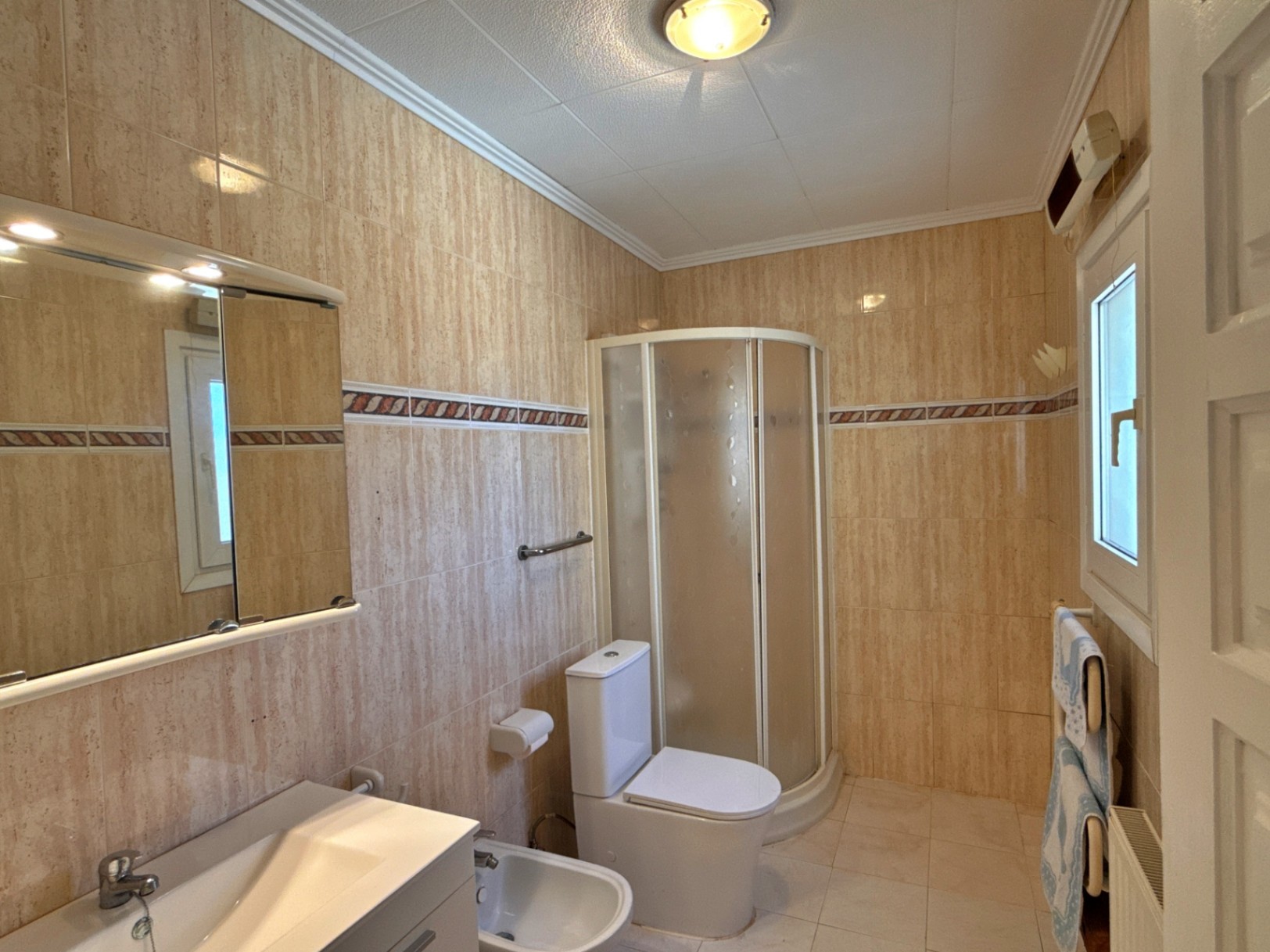 Villa with a spacious garden for sale in Calpe