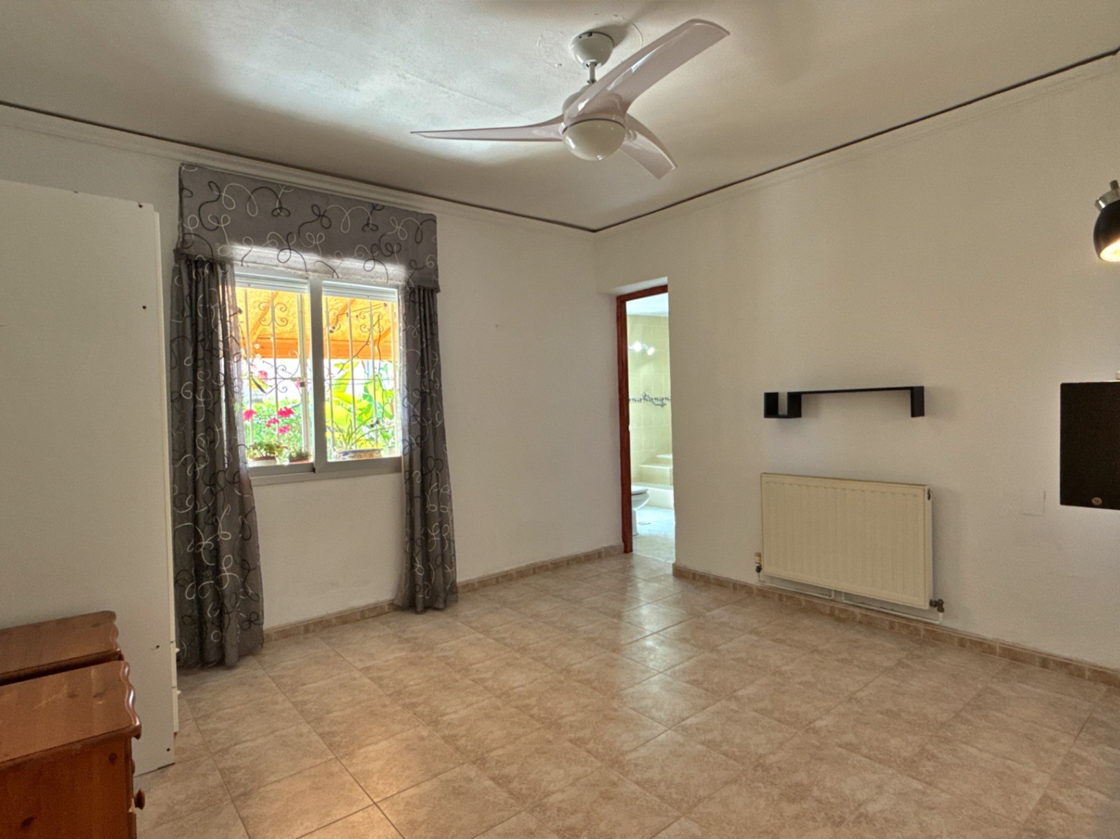 Villa with a spacious garden for sale in Calpe