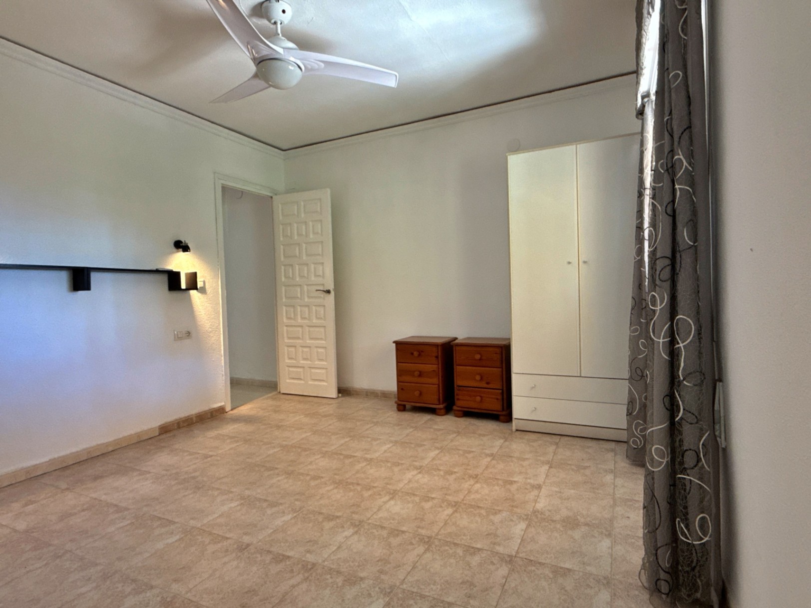 Villa with a spacious garden for sale in Calpe