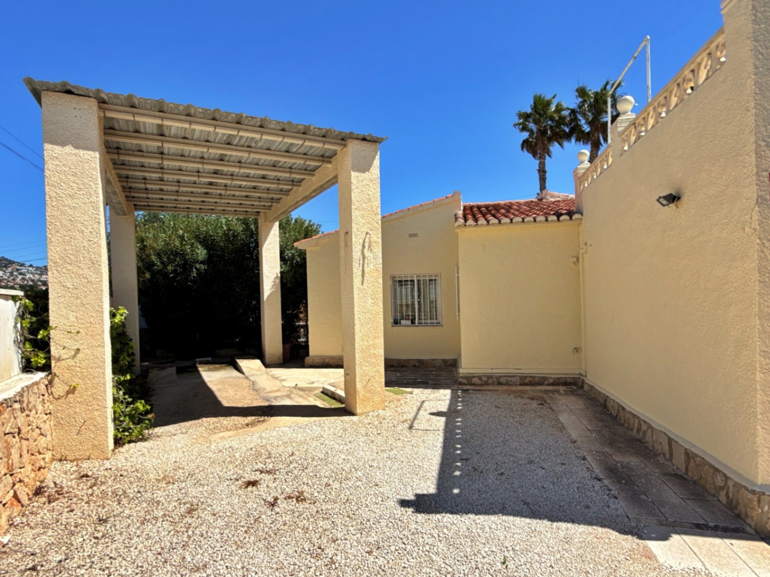 Villa with a spacious garden for sale in Calpe