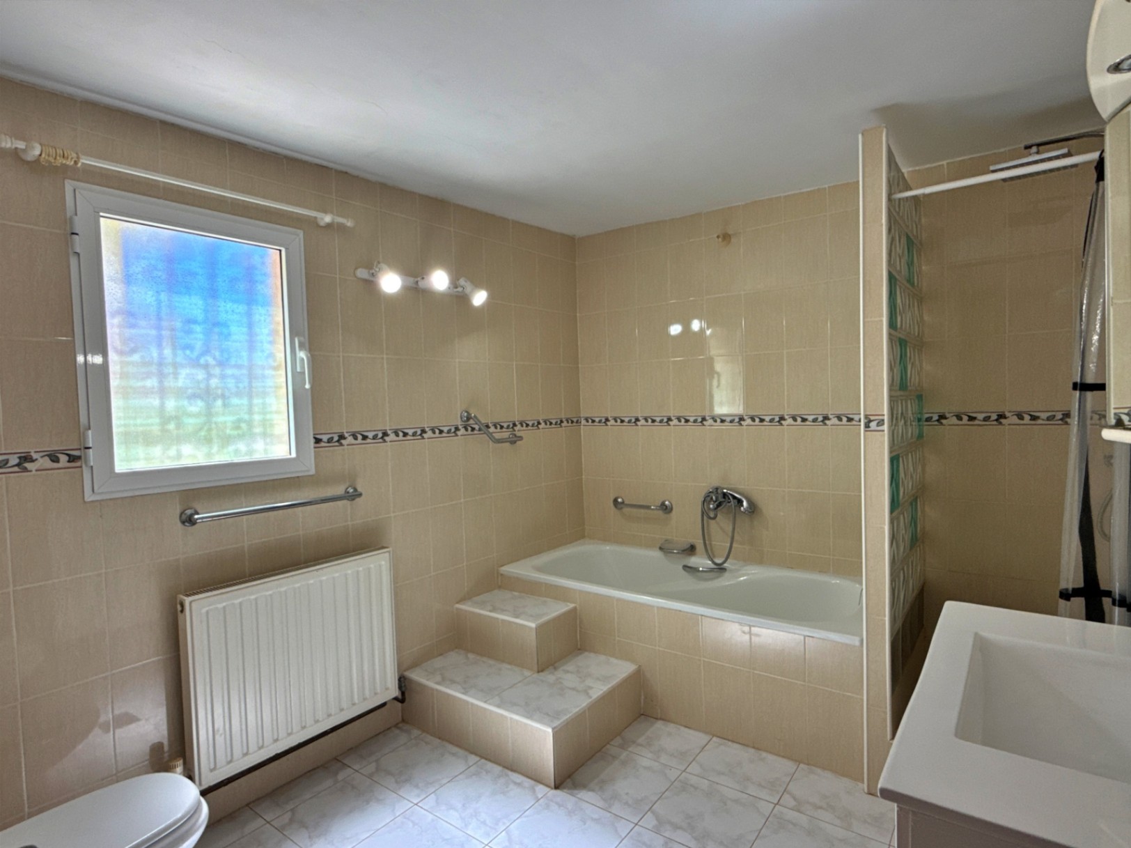 Villa with a spacious garden for sale in Calpe