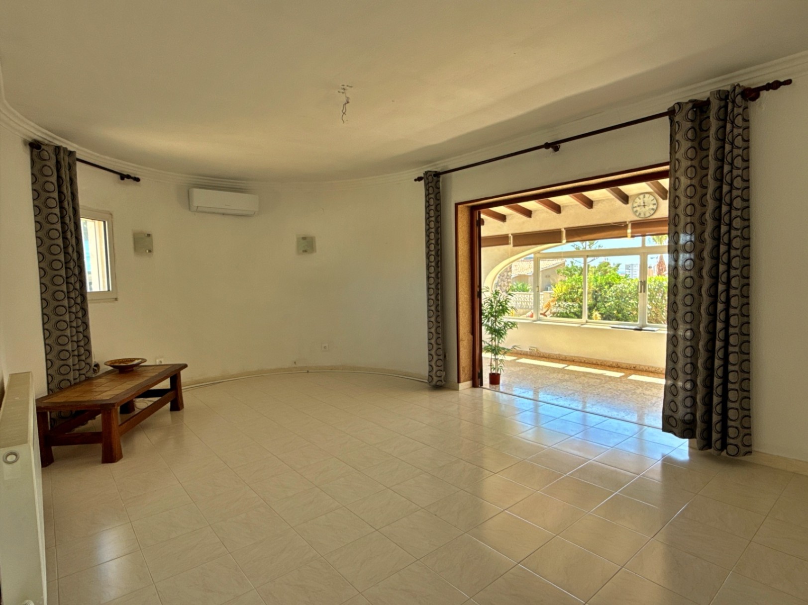 Villa with a spacious garden for sale in Calpe