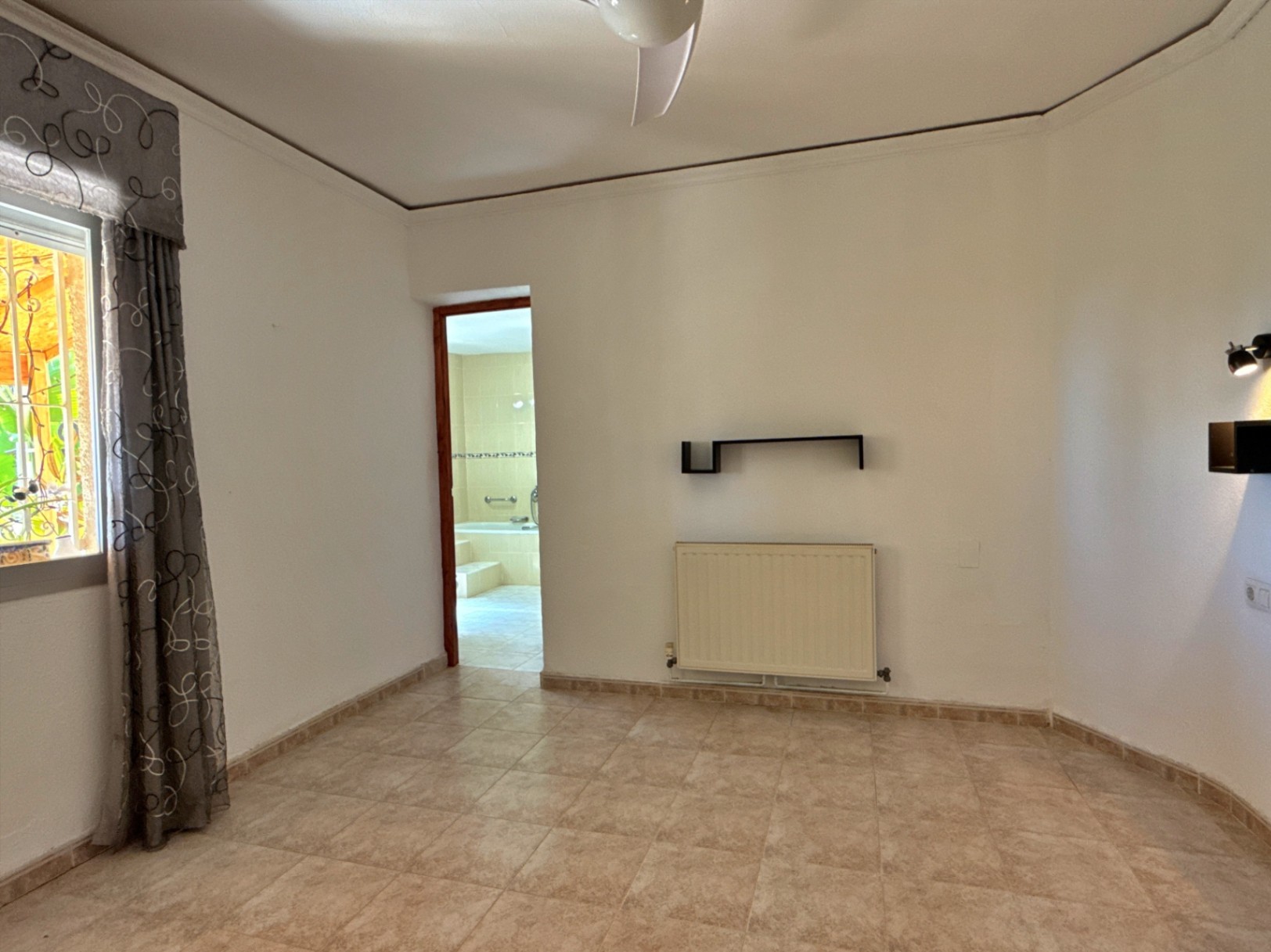 Villa with a spacious garden for sale in Calpe
