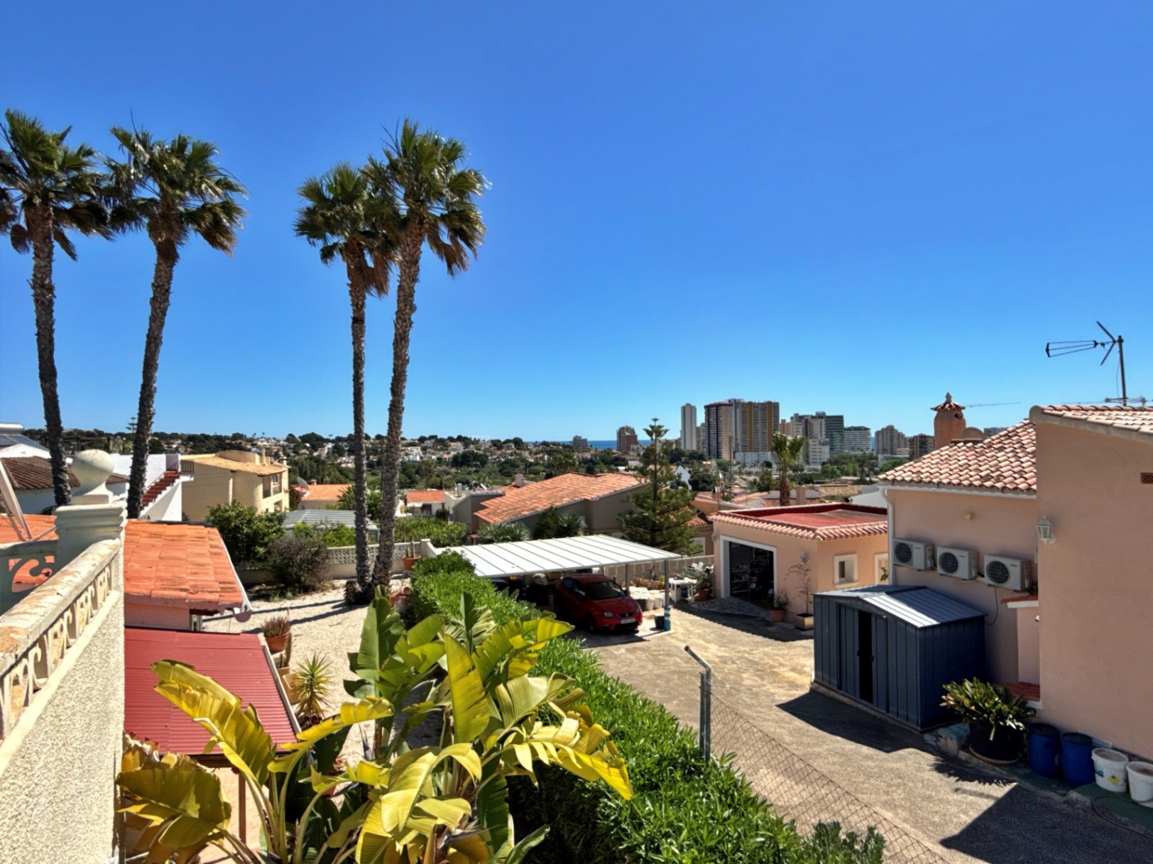 Villa with a spacious garden for sale in Calpe