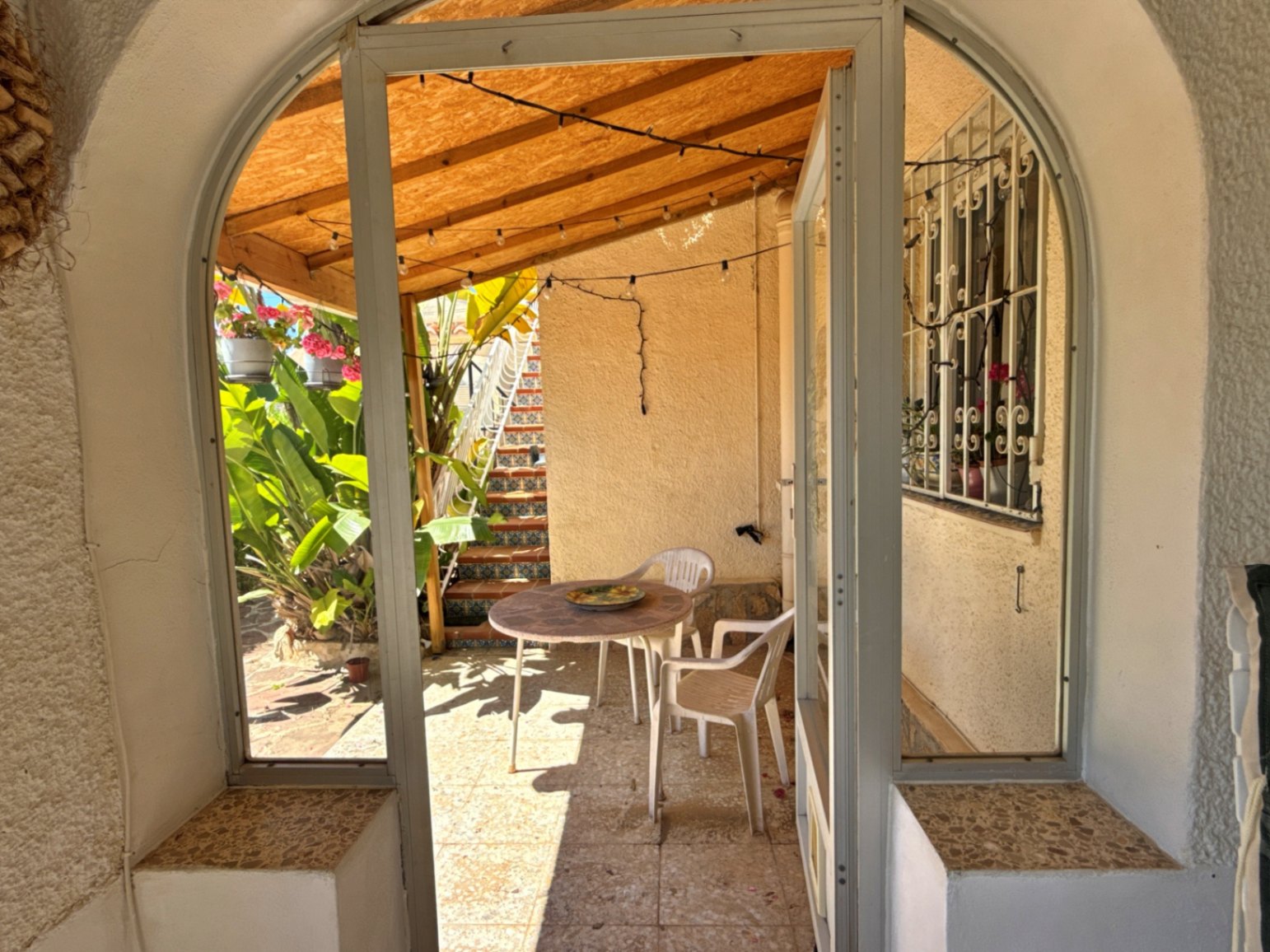 Villa with a spacious garden for sale in Calpe