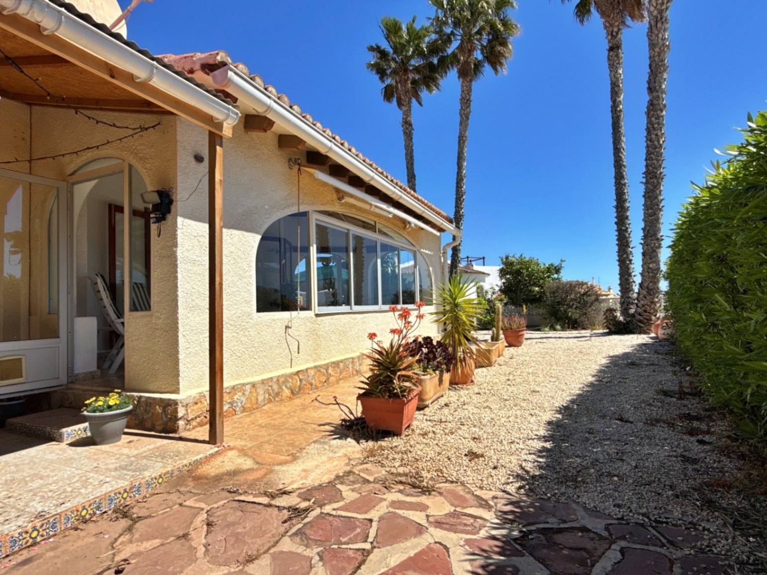 Villa with a spacious garden for sale in Calpe