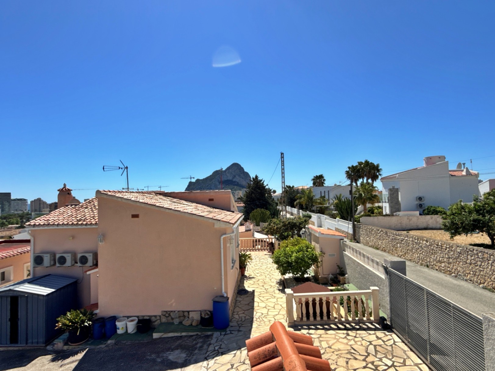Villa with a spacious garden for sale in Calpe