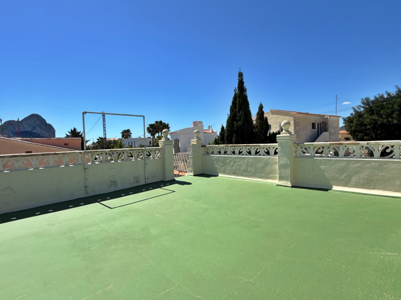 Villa with a spacious garden for sale in Calpe