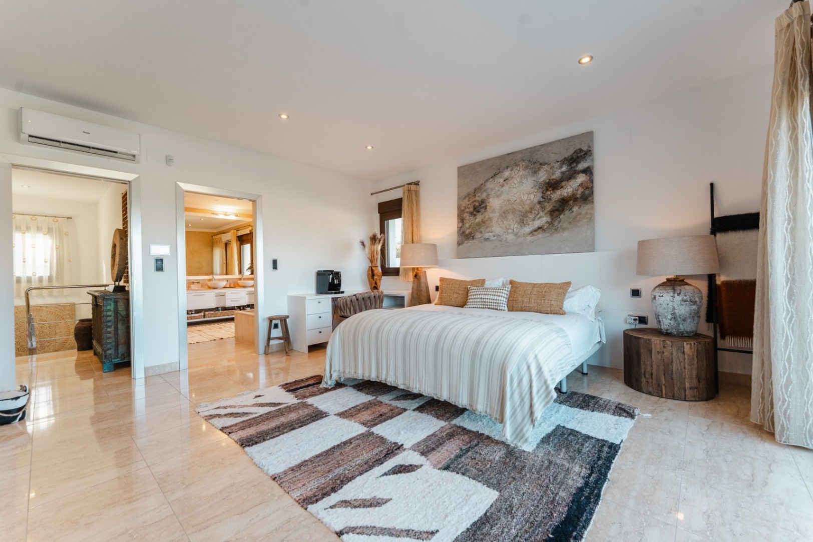 Ibicenco-style villa with sea views for sale in Moraira