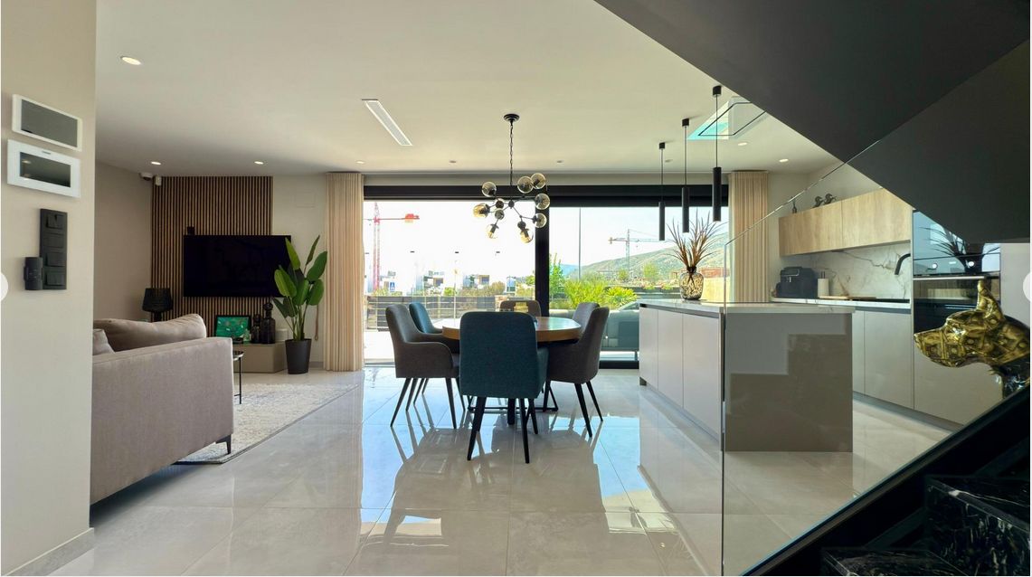 Luxury 3-bedroom villa with panoramic views and swimming pool