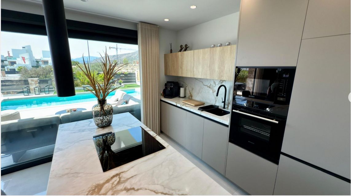 Luxury 3-bedroom villa with panoramic views and swimming pool