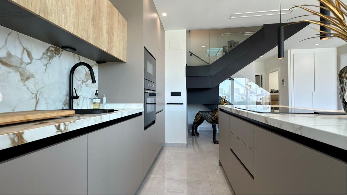 Luxury 3-bedroom villa with panoramic views and swimming pool