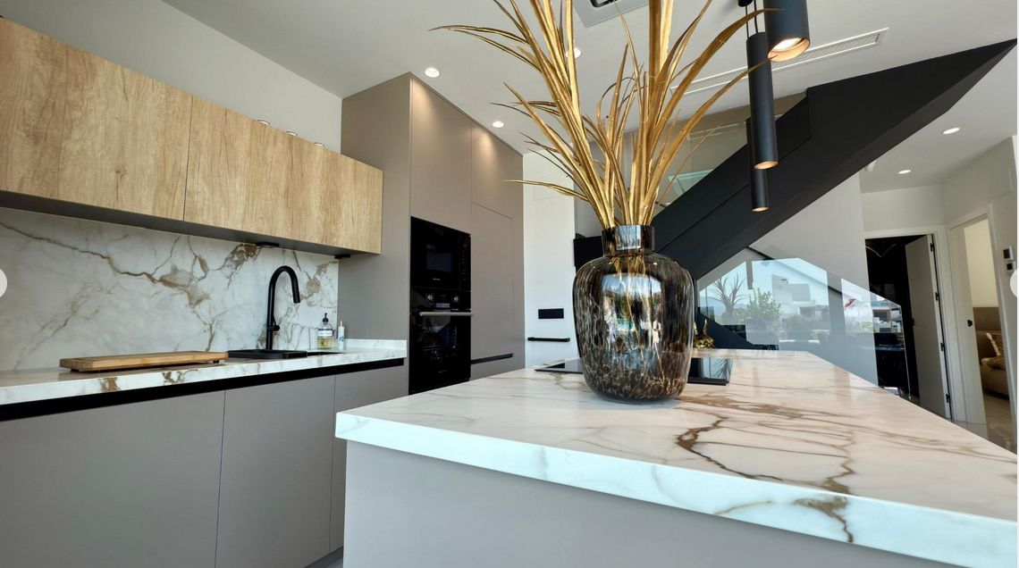 Luxury 3-bedroom villa with panoramic views and swimming pool